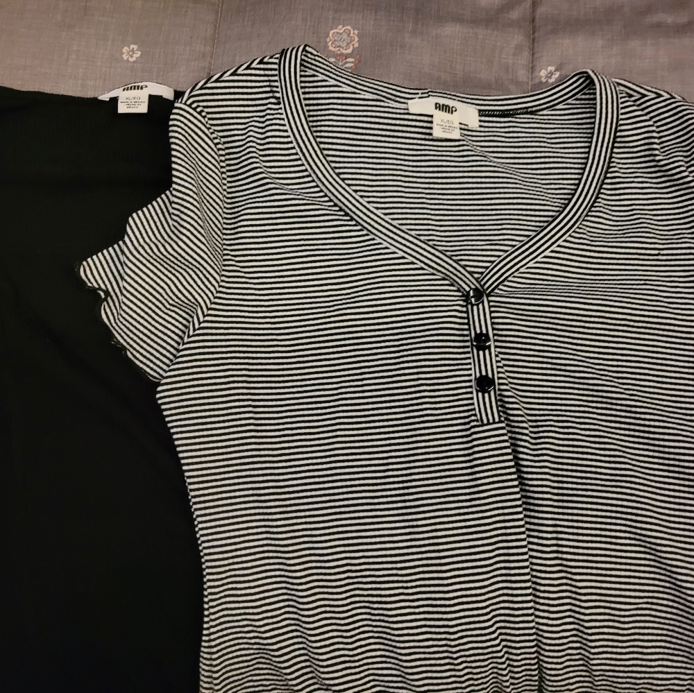 2 Bodysuits